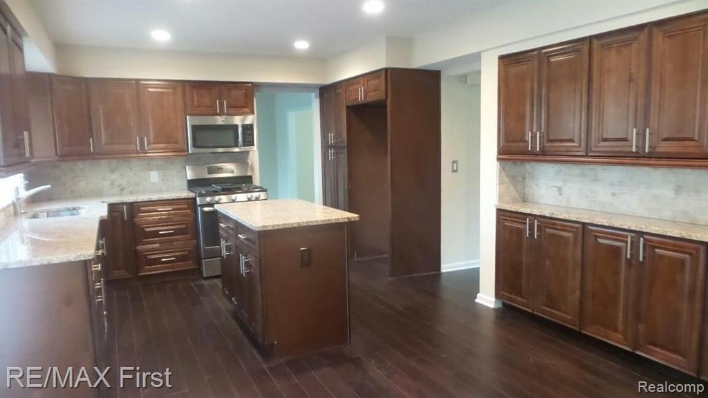 235 Stonetree Circle Rochester Hills, MI 48309 - Photo 7 of 29