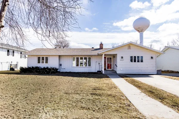 $320,000 | 207 4th Avenue Southeast, Hillsboro, ND 58045