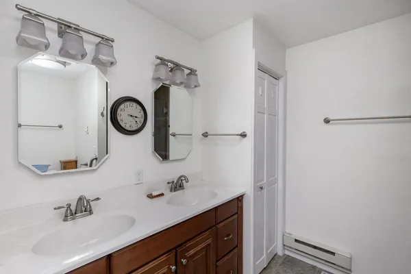 $320,000 | 207 4th Avenue Southeast, Hillsboro, ND 58045