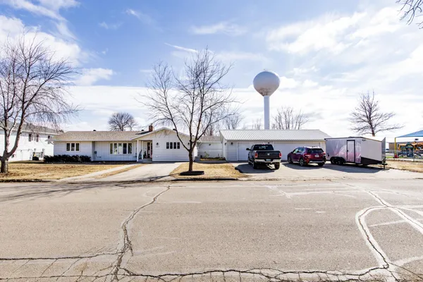 $320,000 | 207 4th Avenue Southeast, Hillsboro, ND 58045