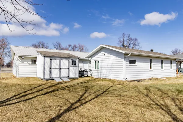 $320,000 | 207 4th Avenue Southeast, Hillsboro, ND 58045