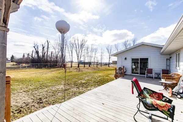 $320,000 | 207 4th Avenue Southeast, Hillsboro, ND 58045