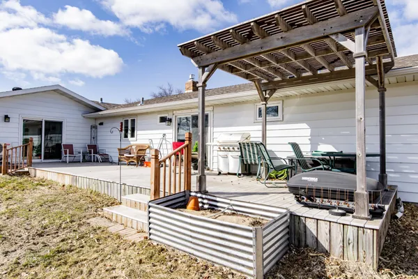 $320,000 | 207 4th Avenue Southeast, Hillsboro, ND 58045