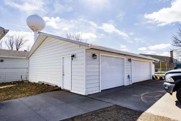 $320,000 | 207 4th Avenue Southeast, Hillsboro, ND 58045