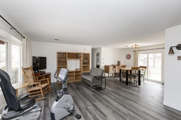 $320,000 | 207 4th Avenue Southeast, Hillsboro, ND 58045