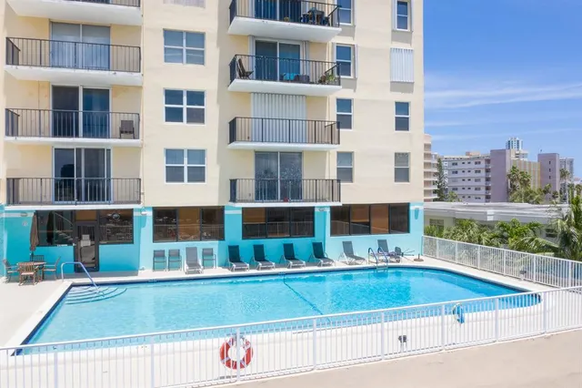 a view of roof with a living room