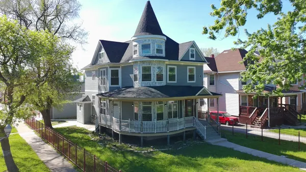 a view of house with a yard