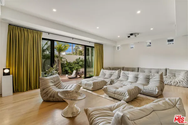 $29,000 | 5201 VÃa Donte, Venice, CA 90292