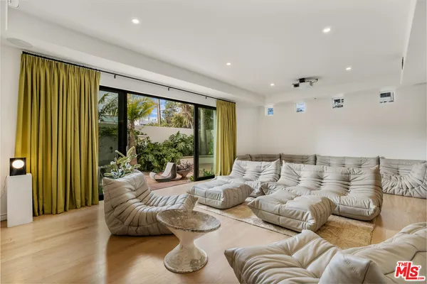 $29,000 | 5201 VÃa Donte, Venice, CA 90292