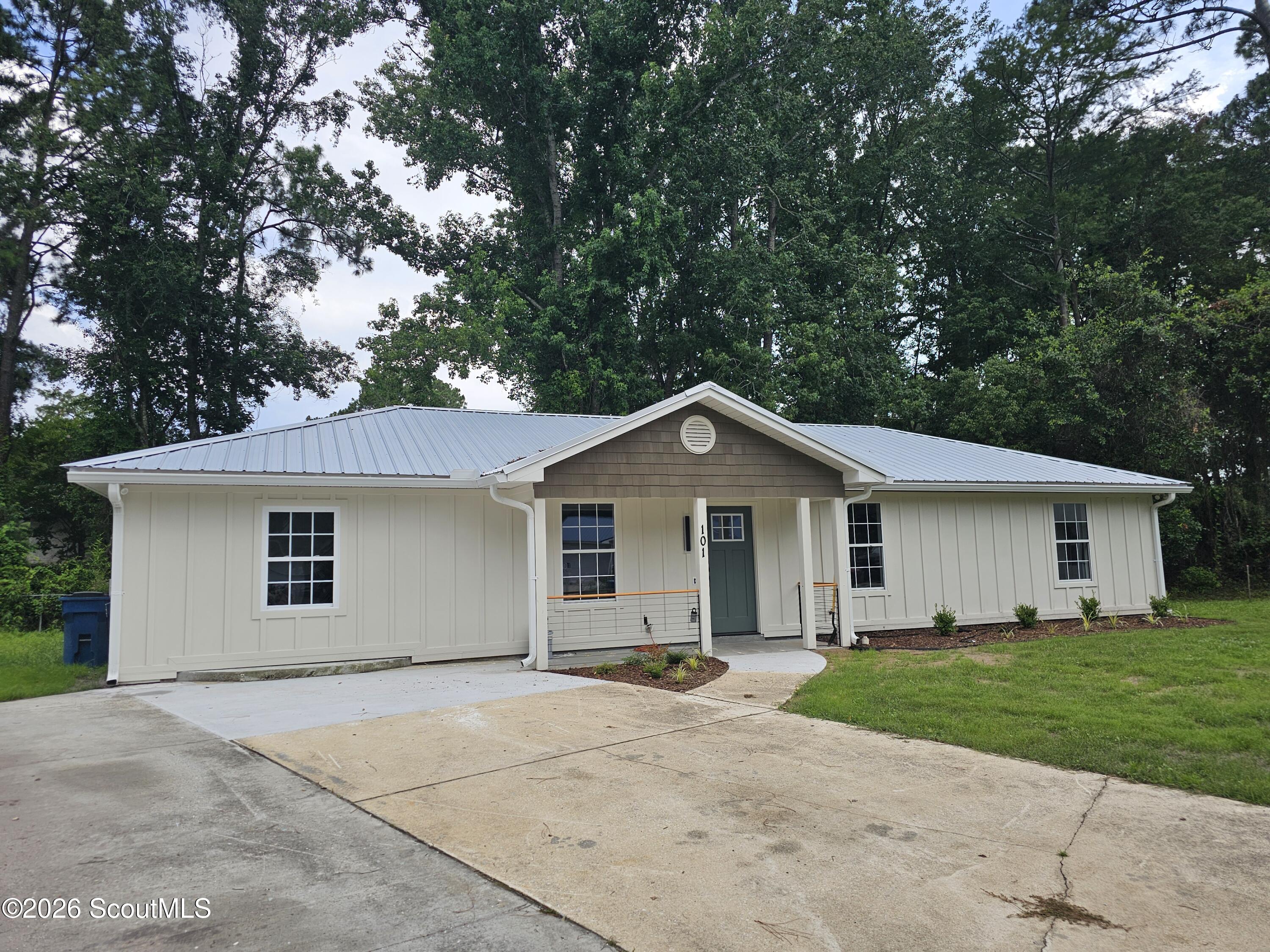 101 Dover Circle Brunswick, GA 31525 - Photo 2 of 32 Front of Home