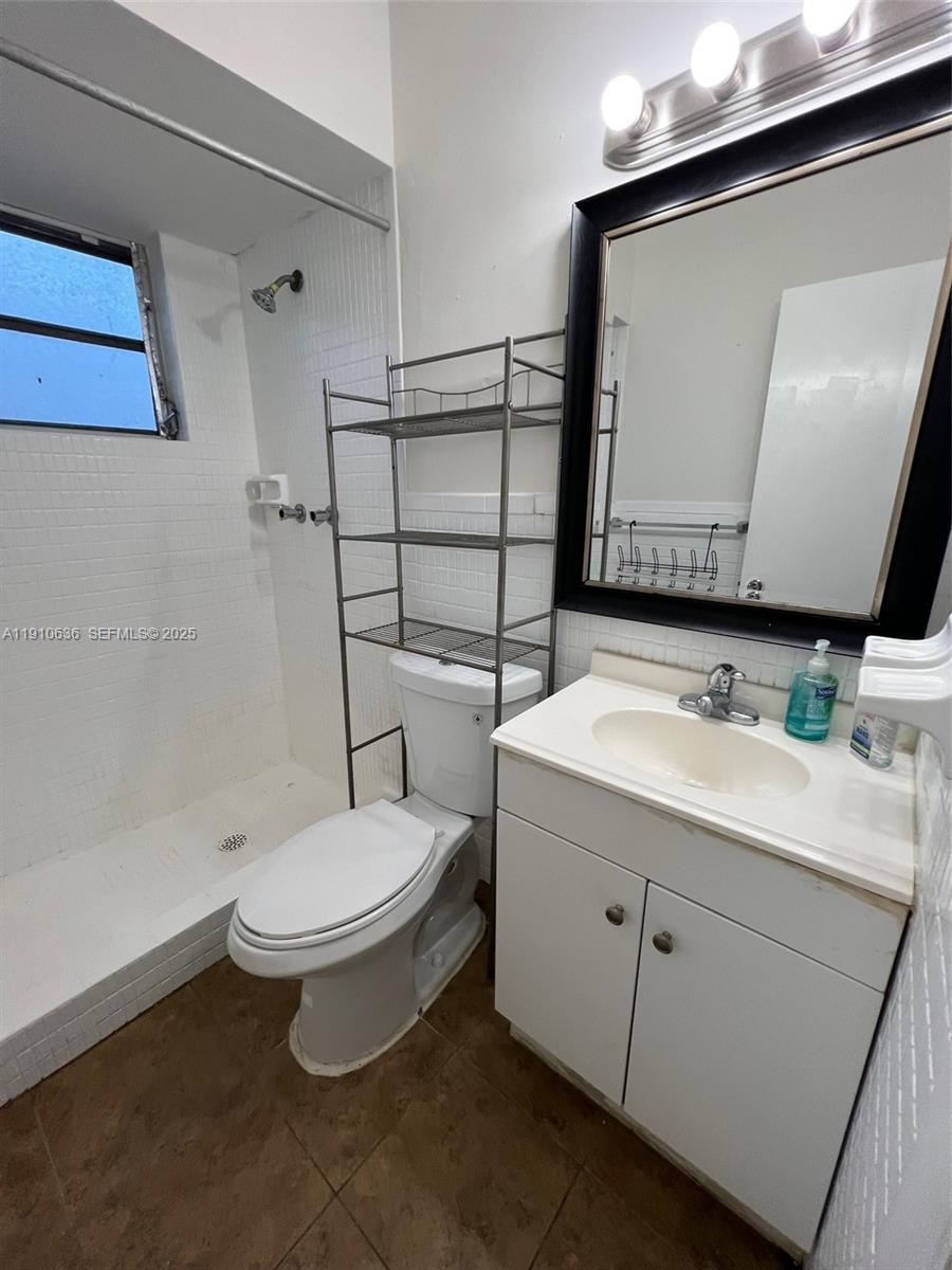 4841 Southwest 45th Avenue, Unit 3 Hollywood, FL 33314 - Photo 2 of 6 a bathroom with a toilet sink and mirror