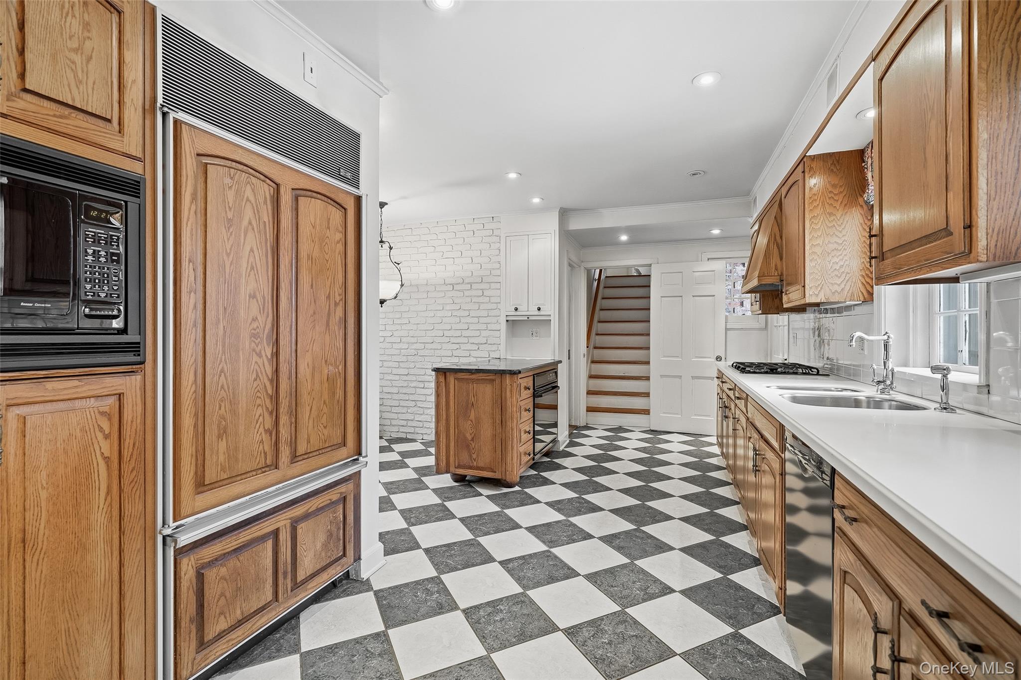 25 Seneca Street Rye, NY 10580 - Photo 9 of 34