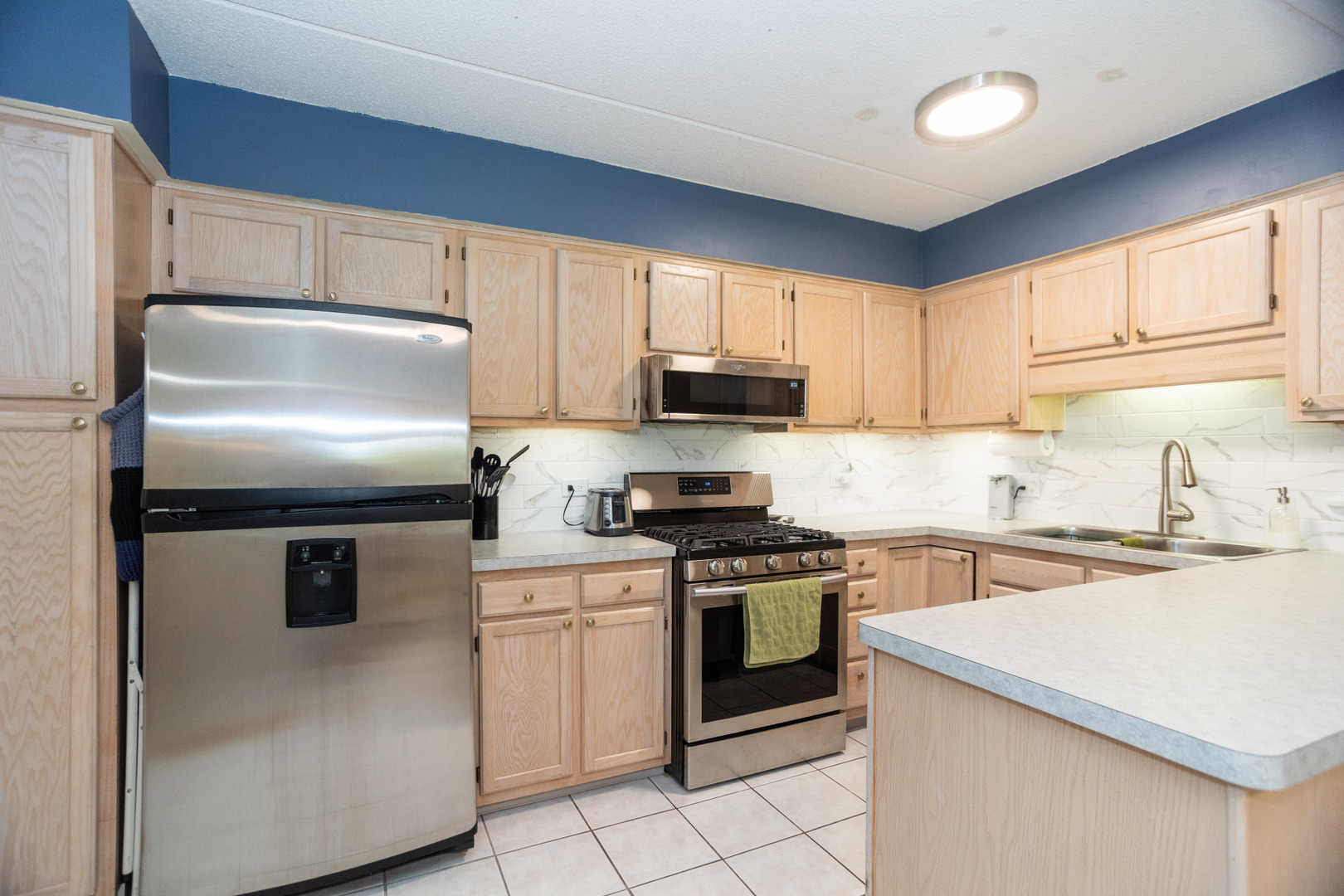 5225 North Riversedge Terrace, Unit 212 Chicago, IL 60630 - Photo 8 of 20 Gallery Image 8