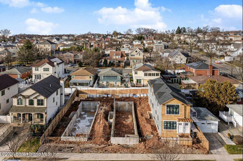 911 Rathbun Avenue Staten Island, NY 10309 - Photo 4 of 30 a view of a large building