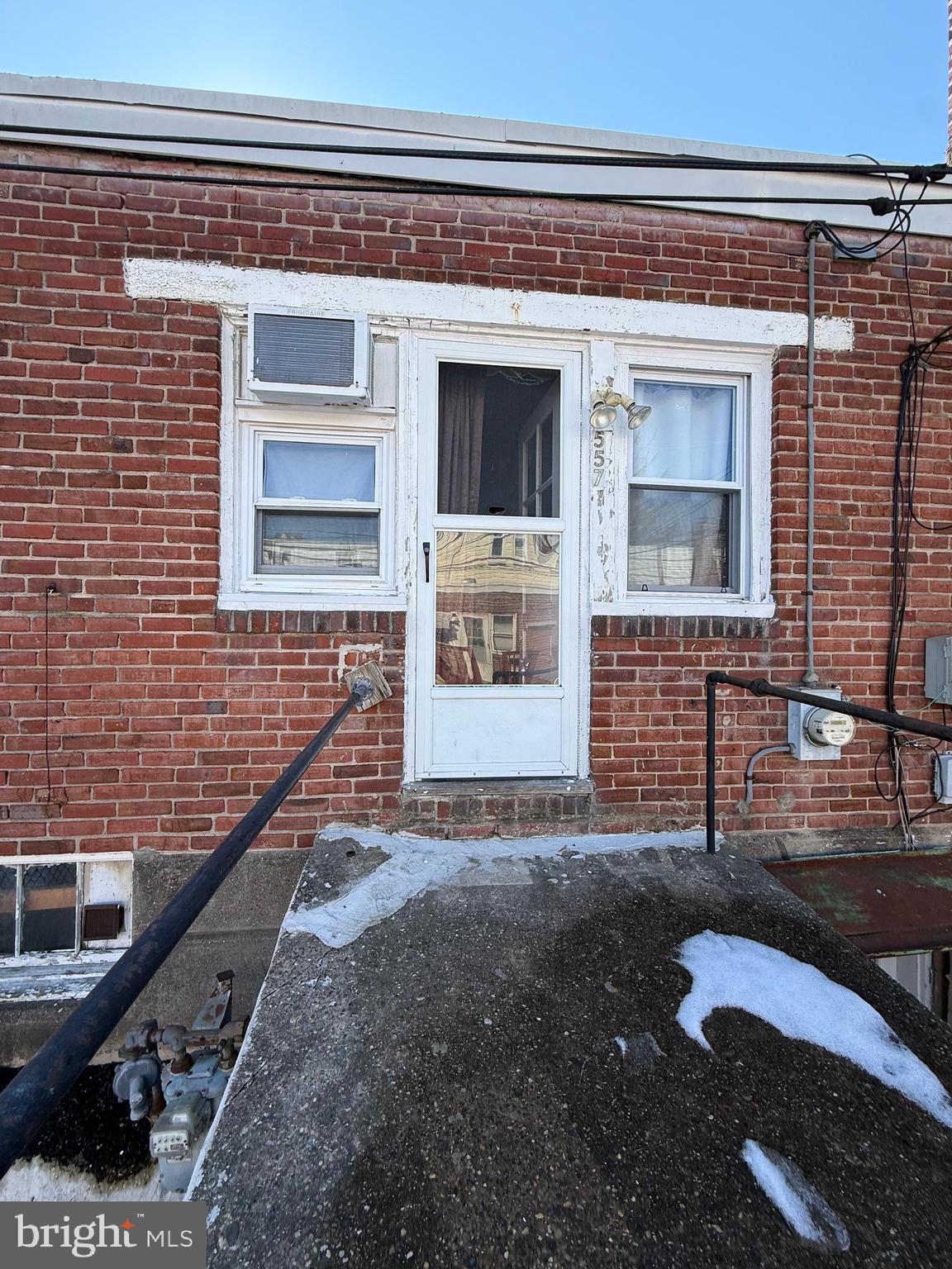 557 Wiltshire Road Upper Darby, PA 19082 - Photo 18 of 27 a front view of a house