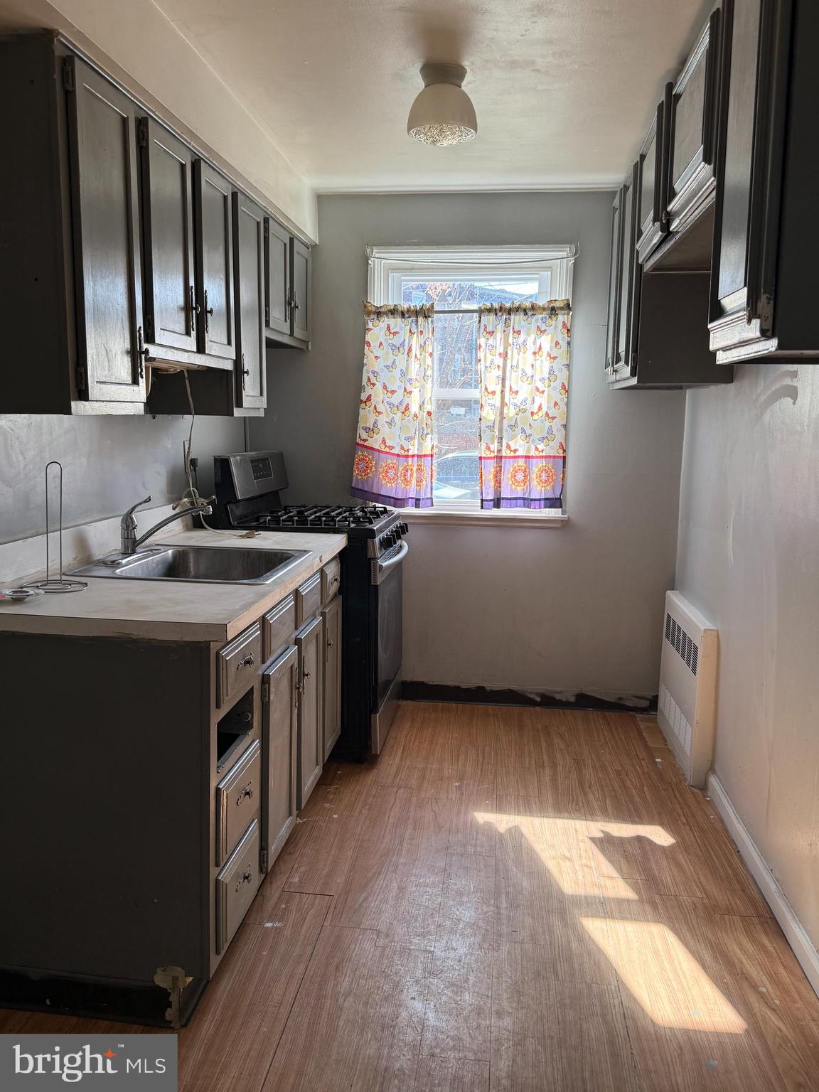 557 Wiltshire Road Upper Darby, PA 19082 - Photo 7 of 27 a kitchen with a stove a sink and a microwave