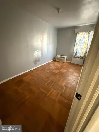 a view of empty room with window