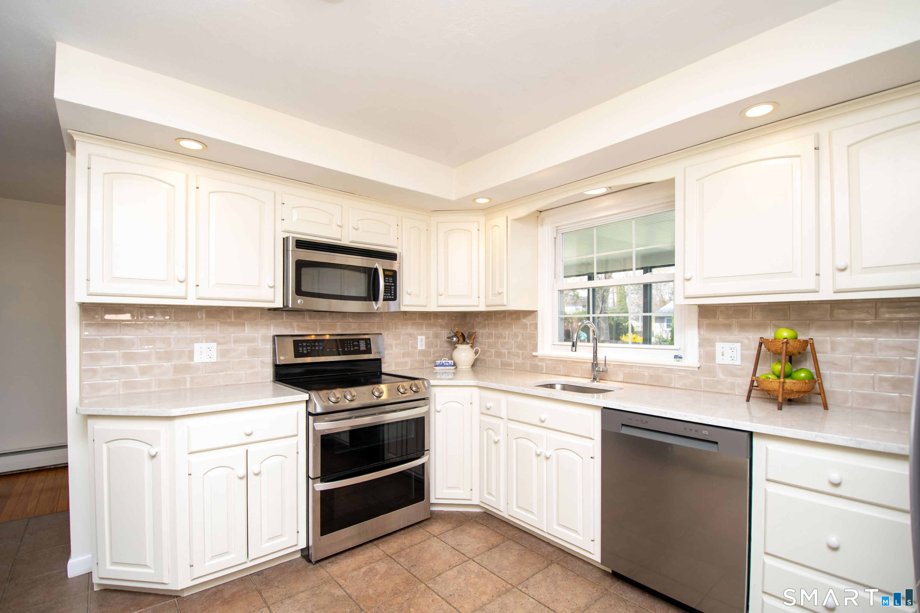 3 Deerfield Road Old Saybrook, CT 06475 - Photo 10 of 38