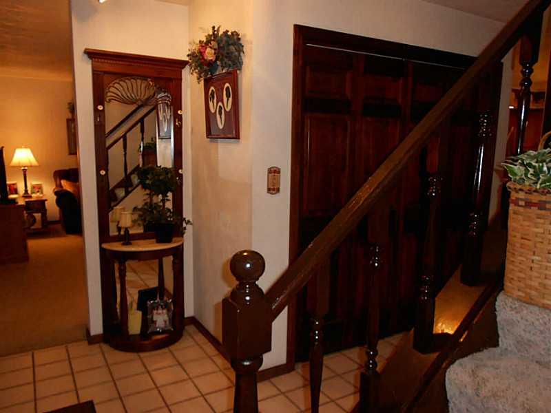 2750 Farm Spur Road North Huntingdon, PA 15642 - Photo 14 of 25 Entry/Foyer.