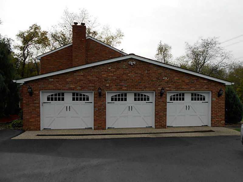 2750 Farm Spur Road North Huntingdon, PA 15642 - Photo 3 of 25 Parking Lot/Garage.