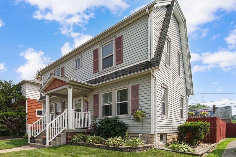 1012 177th Place Hammond, IN 46324 - Photo 2 of 26 a front view of a house with garden