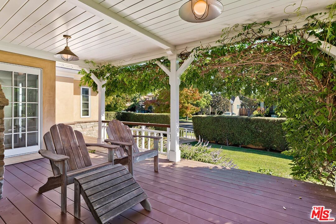 10629 Rountree Road Los Angeles, CA 90064 - Photo 11 of 37 a view of a chair and tables front of the house