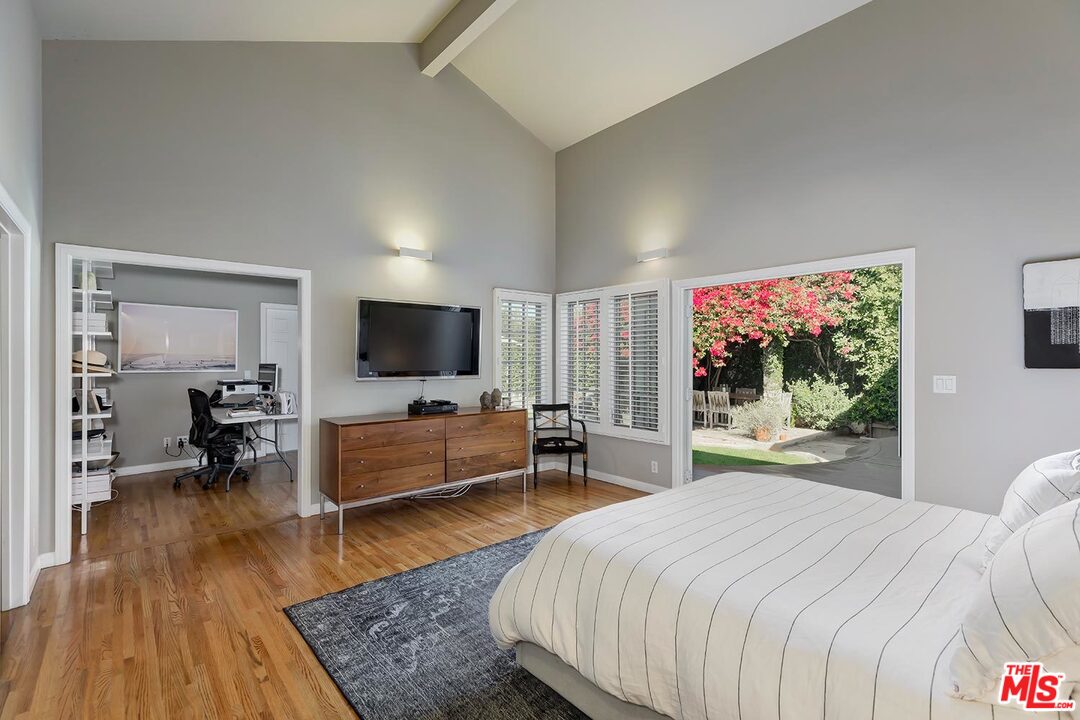 10629 Rountree Road Los Angeles, CA 90064 - Photo 22 of 37 a bedroom with a bed and a flat screen television