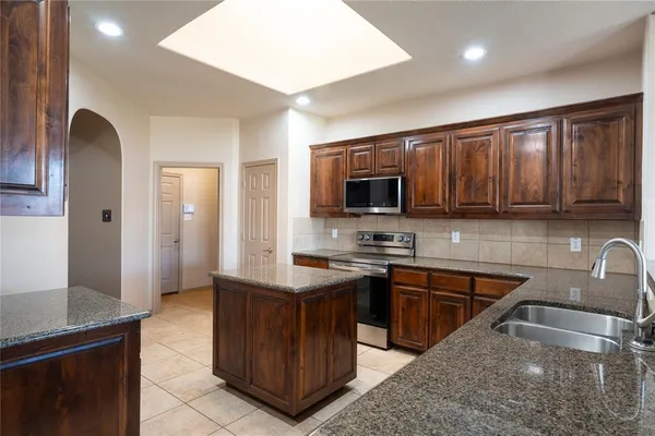 $2,300 | 3224 Stonecrop Trail, Denton, TX 76226