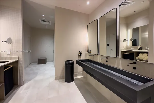 $7,500 | 159 Northeast 6th Street, Unit 3002, Miami, FL 33132