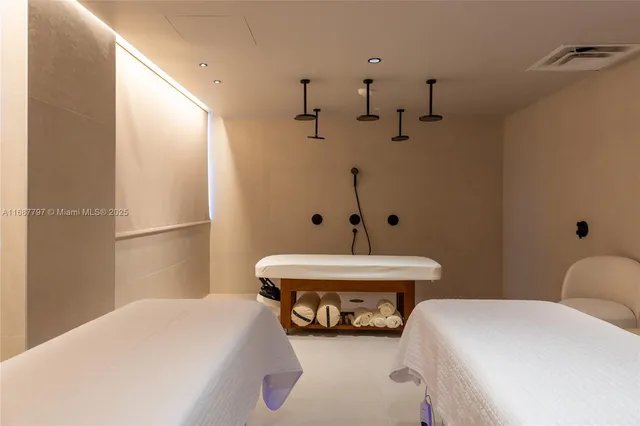 $7,500 | 159 Northeast 6th Street, Unit 3002, Miami, FL 33132