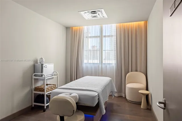 $7,500 | 159 Northeast 6th Street, Unit 3002, Miami, FL 33132