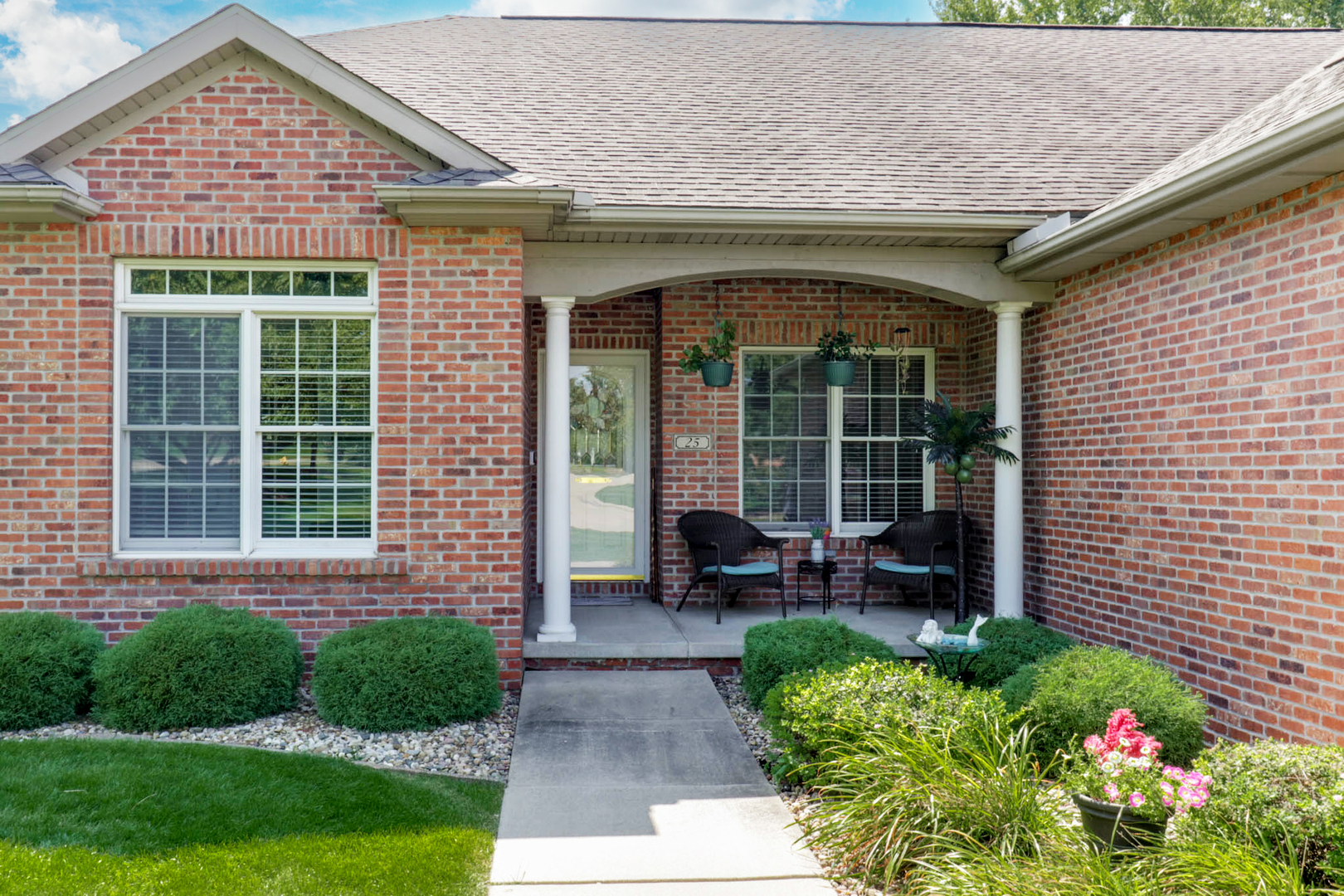 25 Spring Ridge Circle Bloomington, IL 61704 - Photo 2 of 46 Gallery Image 2