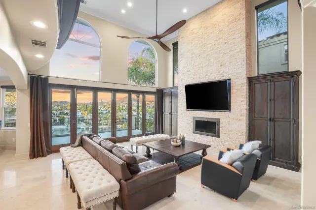 $1,695,000 | 22590 Canyon Lake Drive South, Canyon Lake, CA 92587