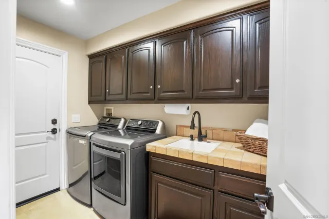 $1,695,000 | 22590 Canyon Lake Drive South, Canyon Lake, CA 92587