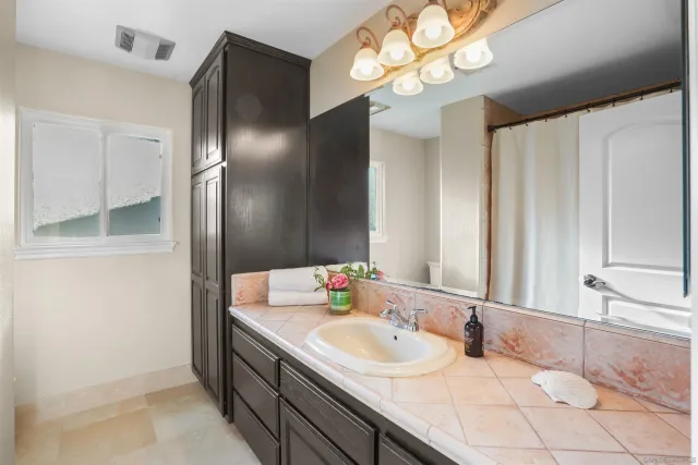 $1,695,000 | 22590 Canyon Lake Drive South, Canyon Lake, CA 92587