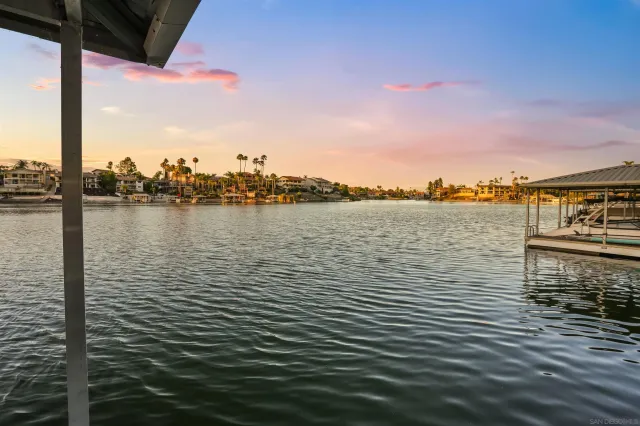 $1,695,000 | 22590 Canyon Lake Drive South, Canyon Lake, CA 92587