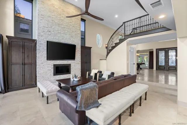 $1,695,000 | 22590 Canyon Lake Drive South, Canyon Lake, CA 92587