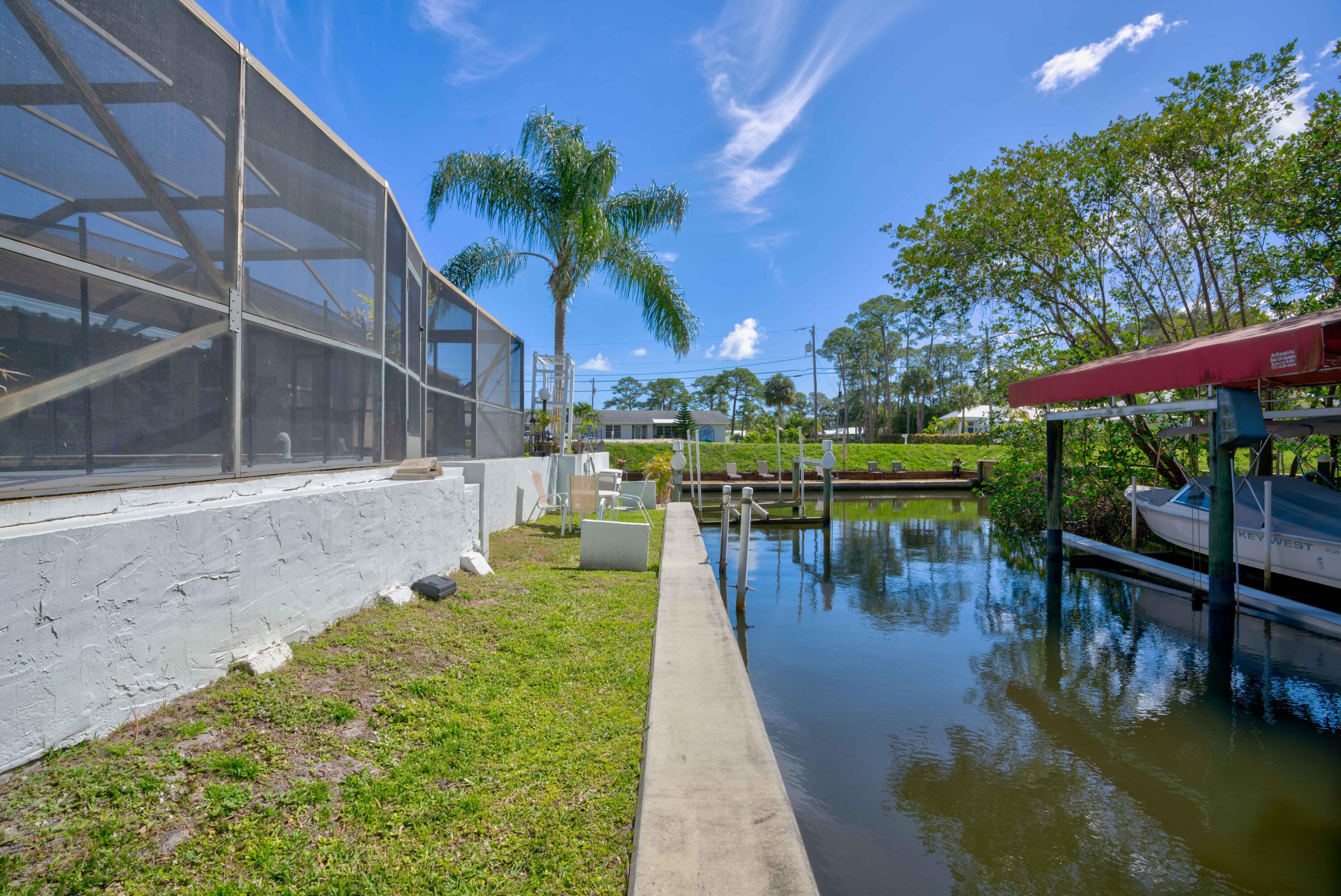 9524 Southeast Cove Point Street Jupiter, FL 33469 - Photo 11 of 58 85 feet of waterfront
