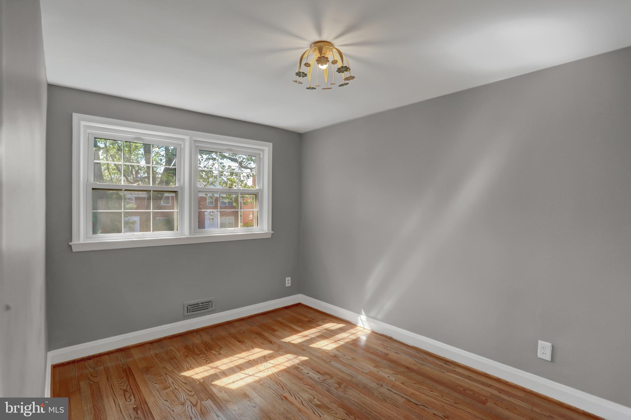 1556 Barrett Road Baltimore, MD 21207 - Photo 13 of 52