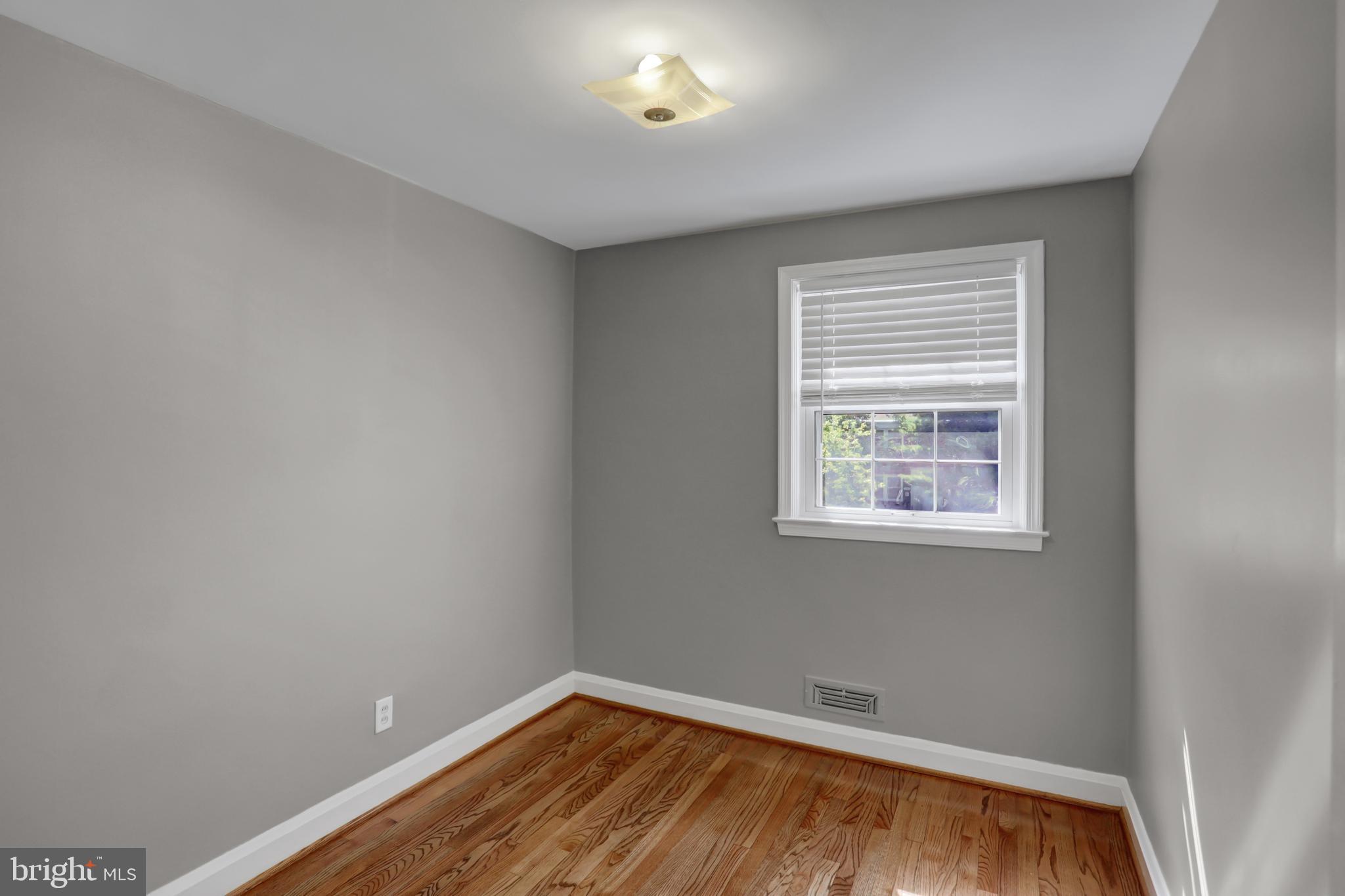 1556 Barrett Road Baltimore, MD 21207 - Photo 15 of 52