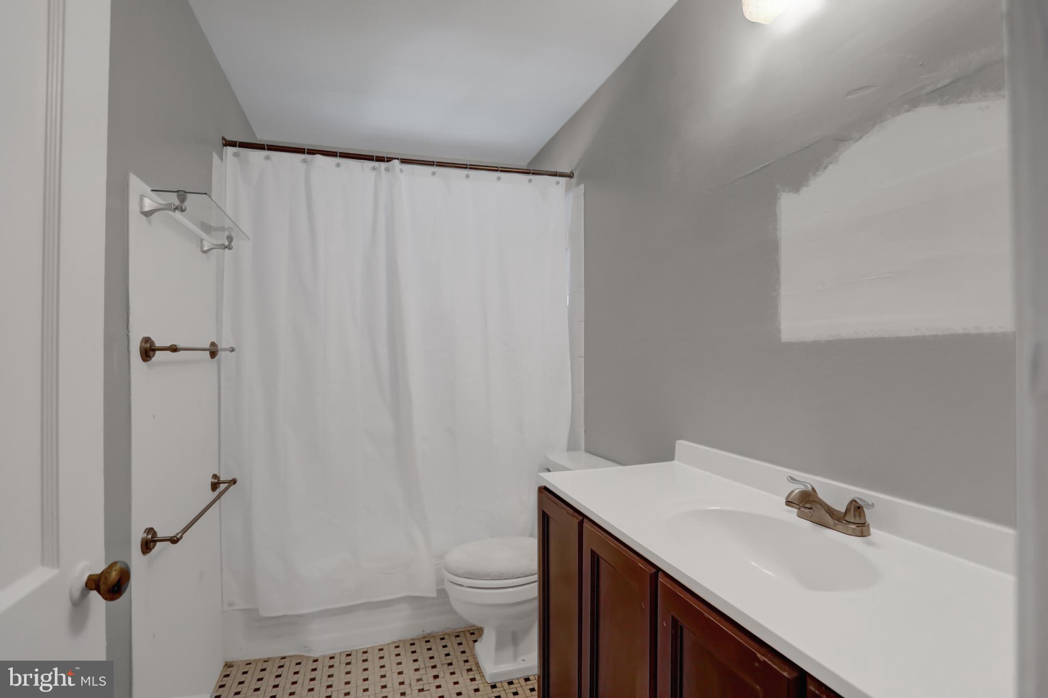 1556 Barrett Road Baltimore, MD 21207 - Photo 17 of 52
