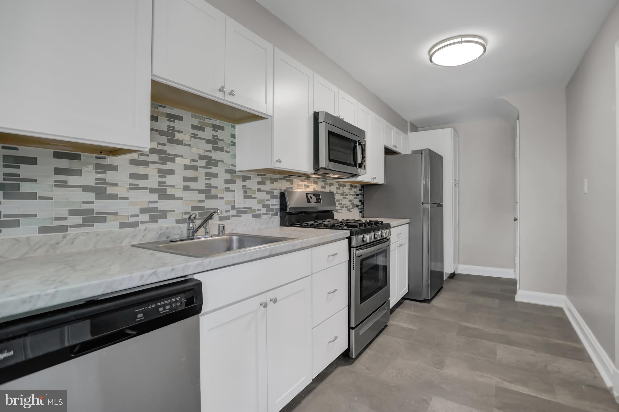 1556 Barrett Road Baltimore, MD 21207 - Photo 4 of 52