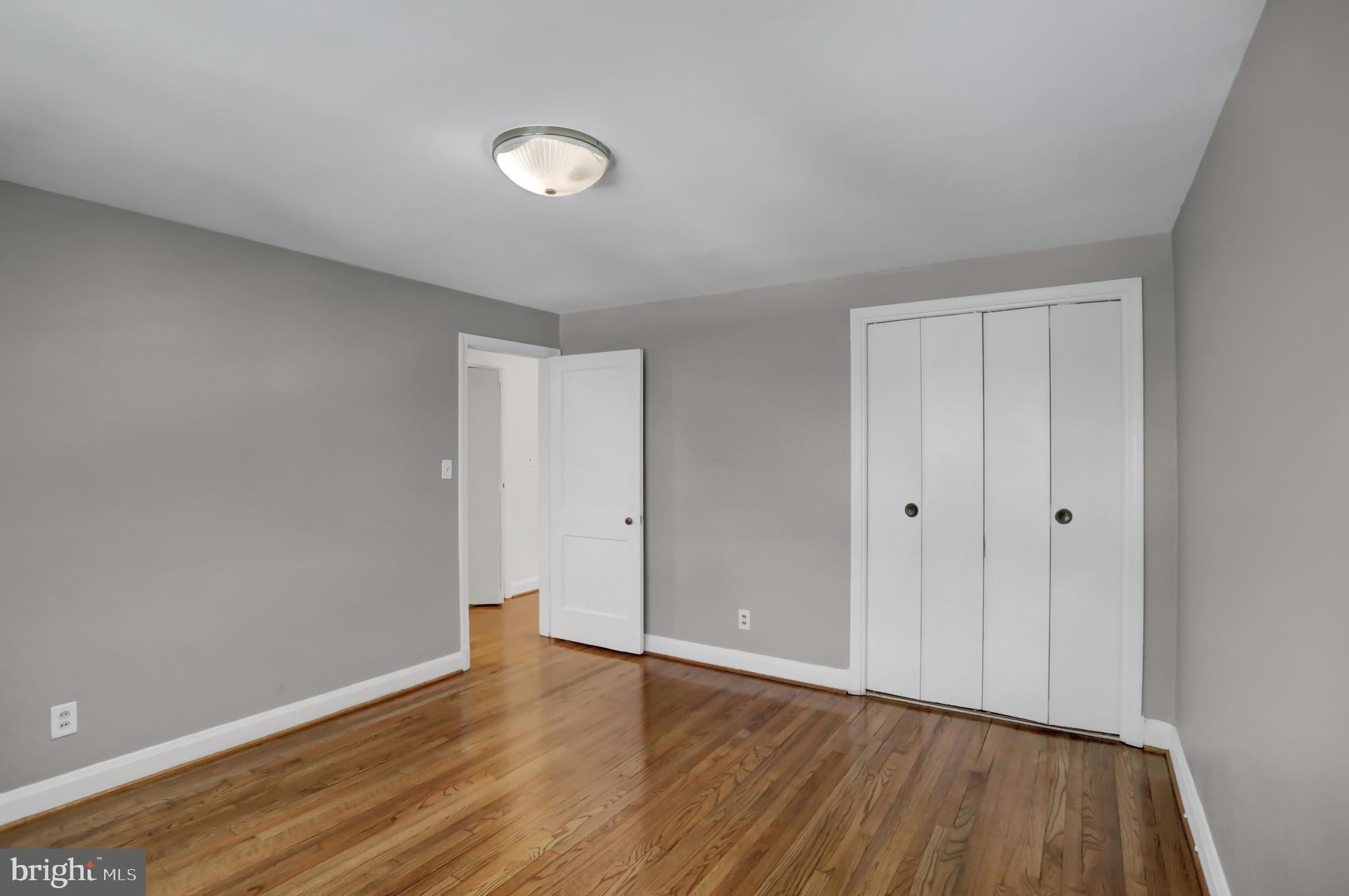 1556 Barrett Road Baltimore, MD 21207 - Photo 5 of 52
