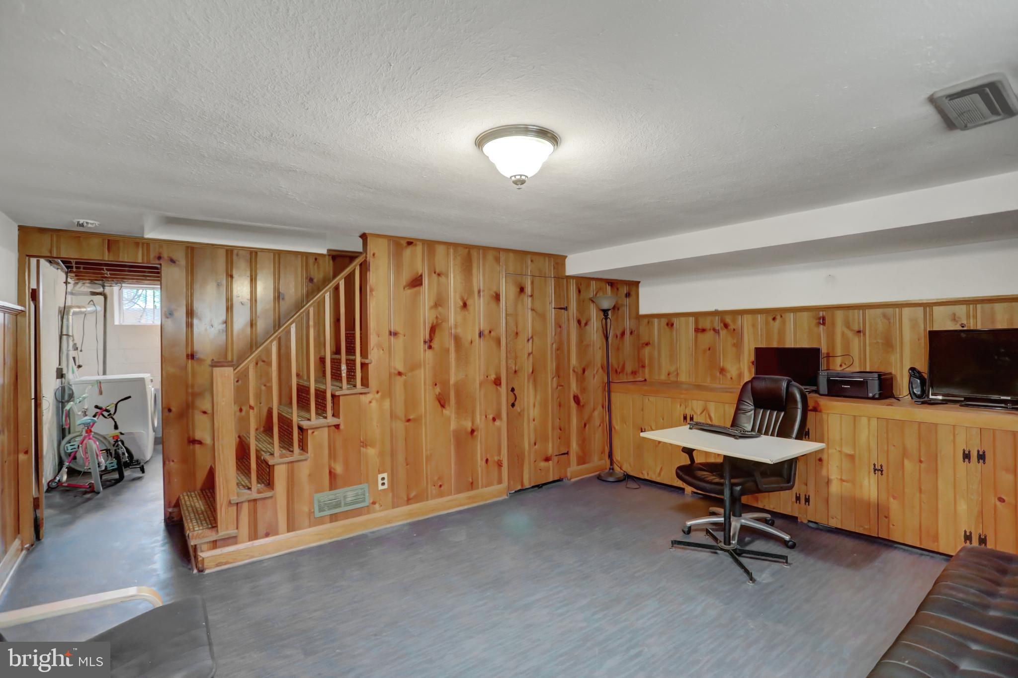 1556 Barrett Road Baltimore, MD 21207 - Photo 8 of 52