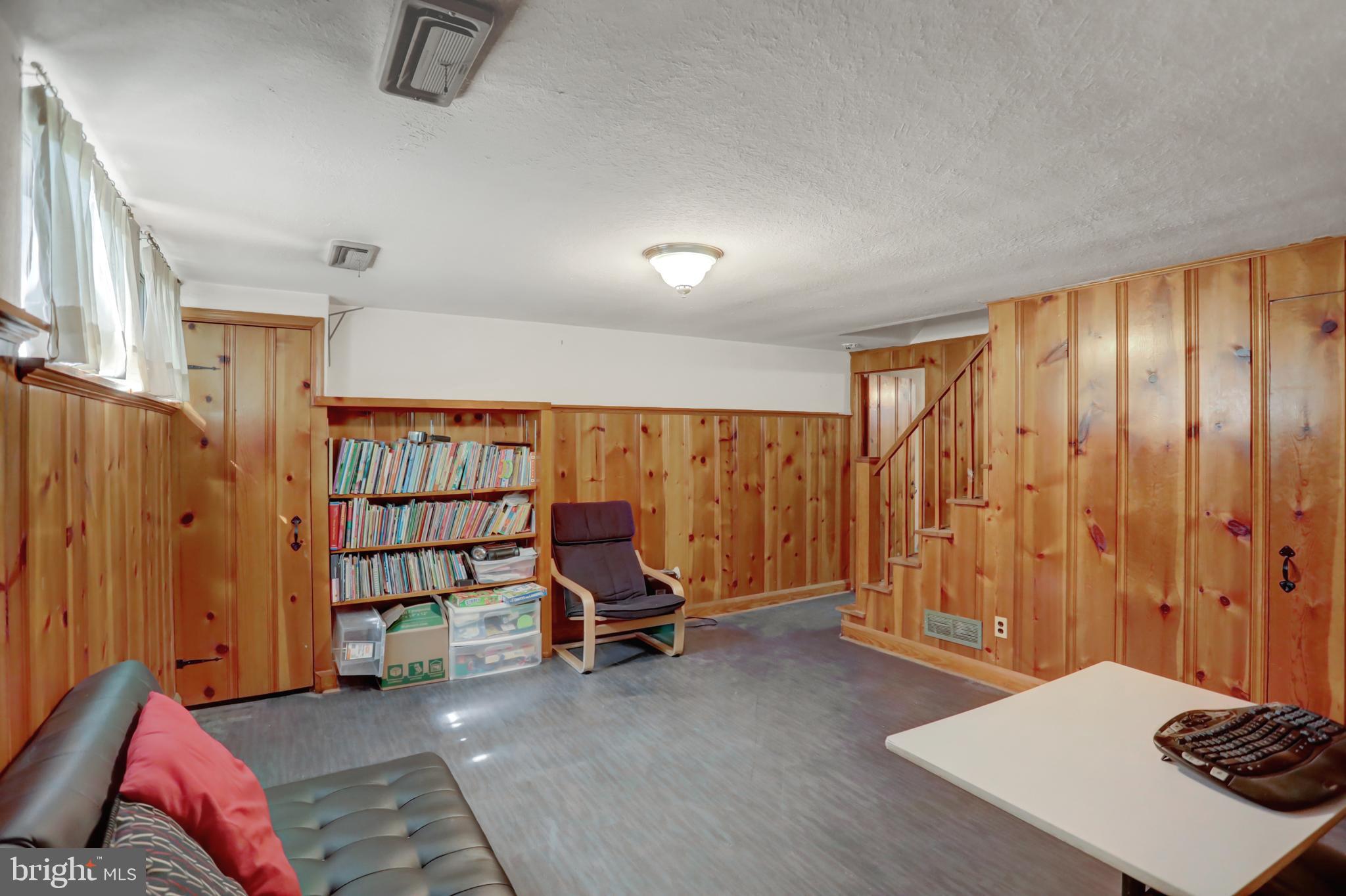 1556 Barrett Road Baltimore, MD 21207 - Photo 9 of 52