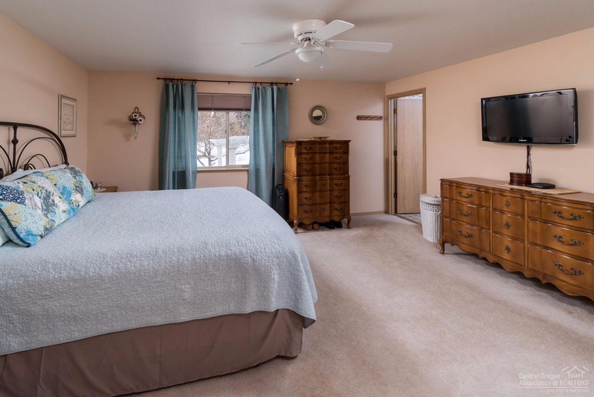 19633 Apache Road Bend, OR 97702 - Photo 12 of 22 Additional Photo