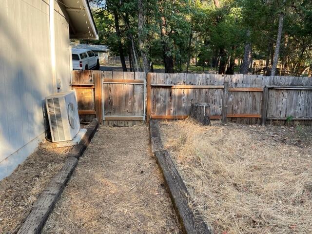 556 Upper Applegate Road Jacksonville, OR 97530 - Photo 6 of 22 556 pic 18 side yard