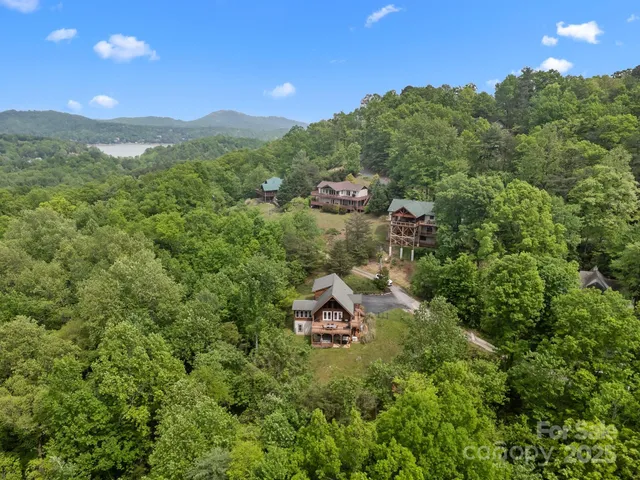 $759,400 | 173 Mistletoe Park, Lake Lure, NC 28746