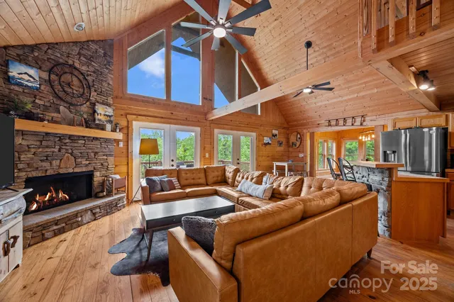 $759,400 | 173 Mistletoe Park, Lake Lure, NC 28746