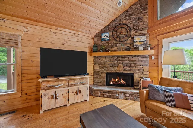 $759,400 | 173 Mistletoe Park, Lake Lure, NC 28746